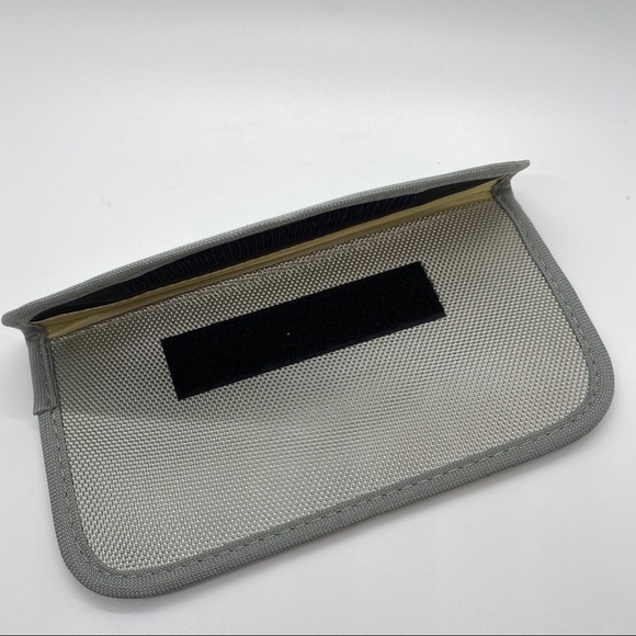 Faraday Signal Blocking 2-Pocket Bag - Picture 4 of 7